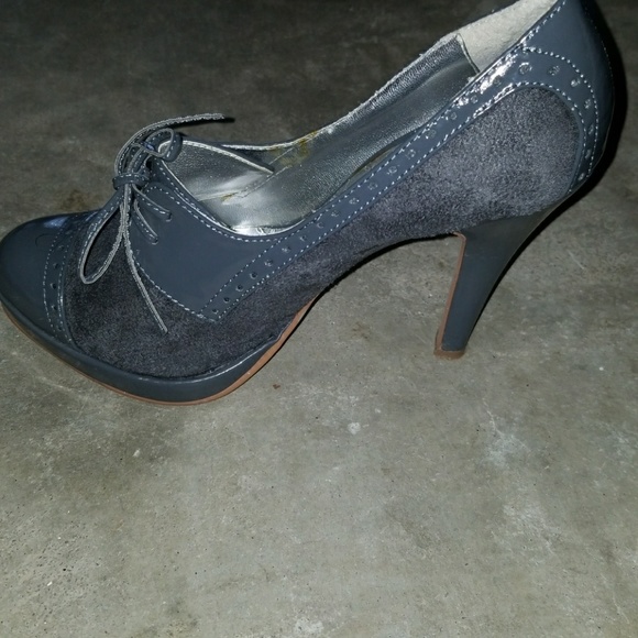 Heels - Picture 2 of 5